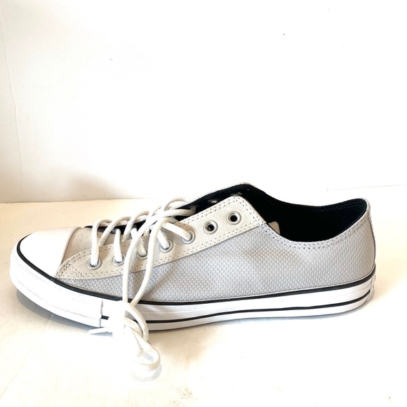 CONVERSE Chuck Taylor All Stars Sneakers NIB - Picture 5 of 10